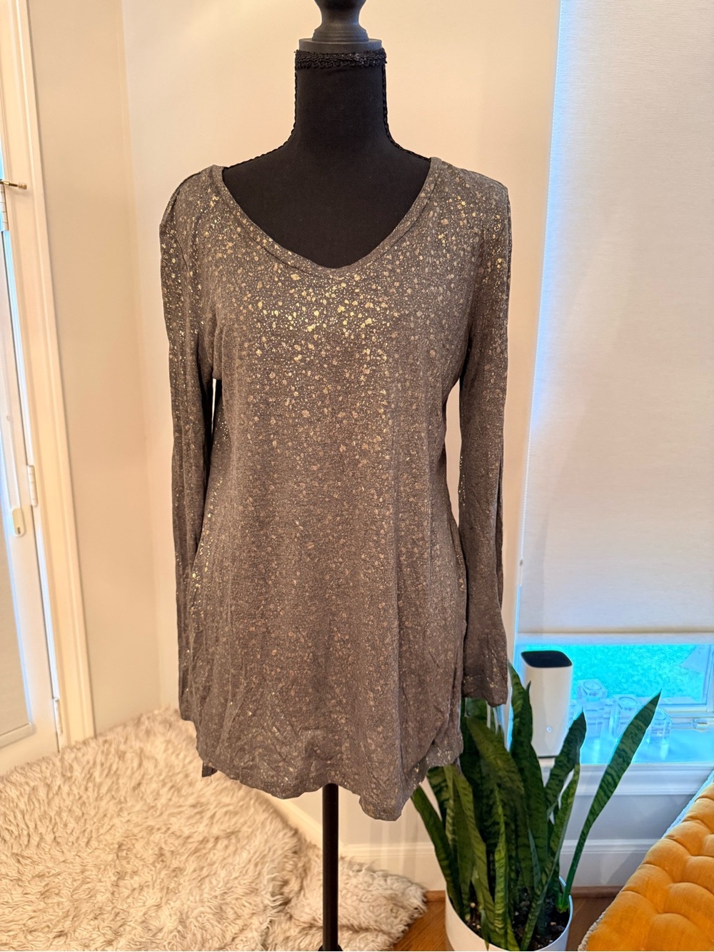 Halogen Gray Metallic Speckle V-Neck Long Sleeve Top
